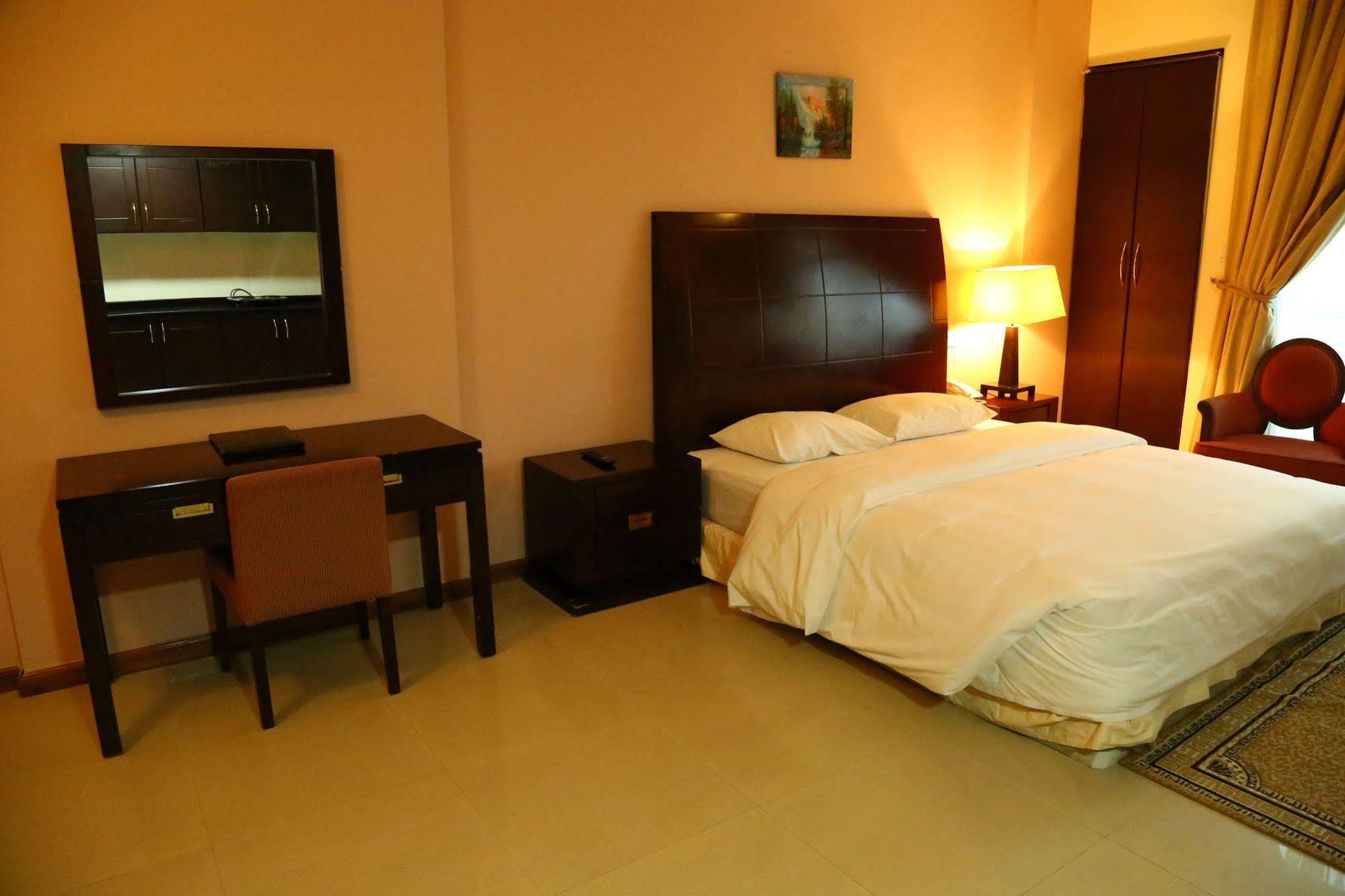 Golden Square Hotel Apartments Dubai Bagian luar foto