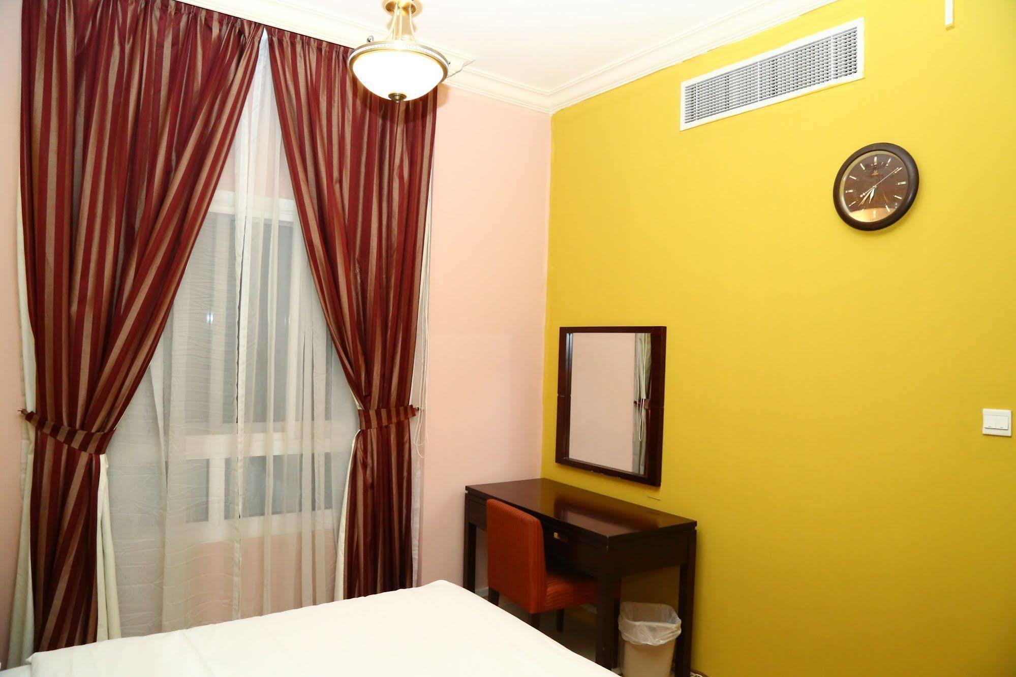 Golden Square Hotel Apartments Dubai Bagian luar foto