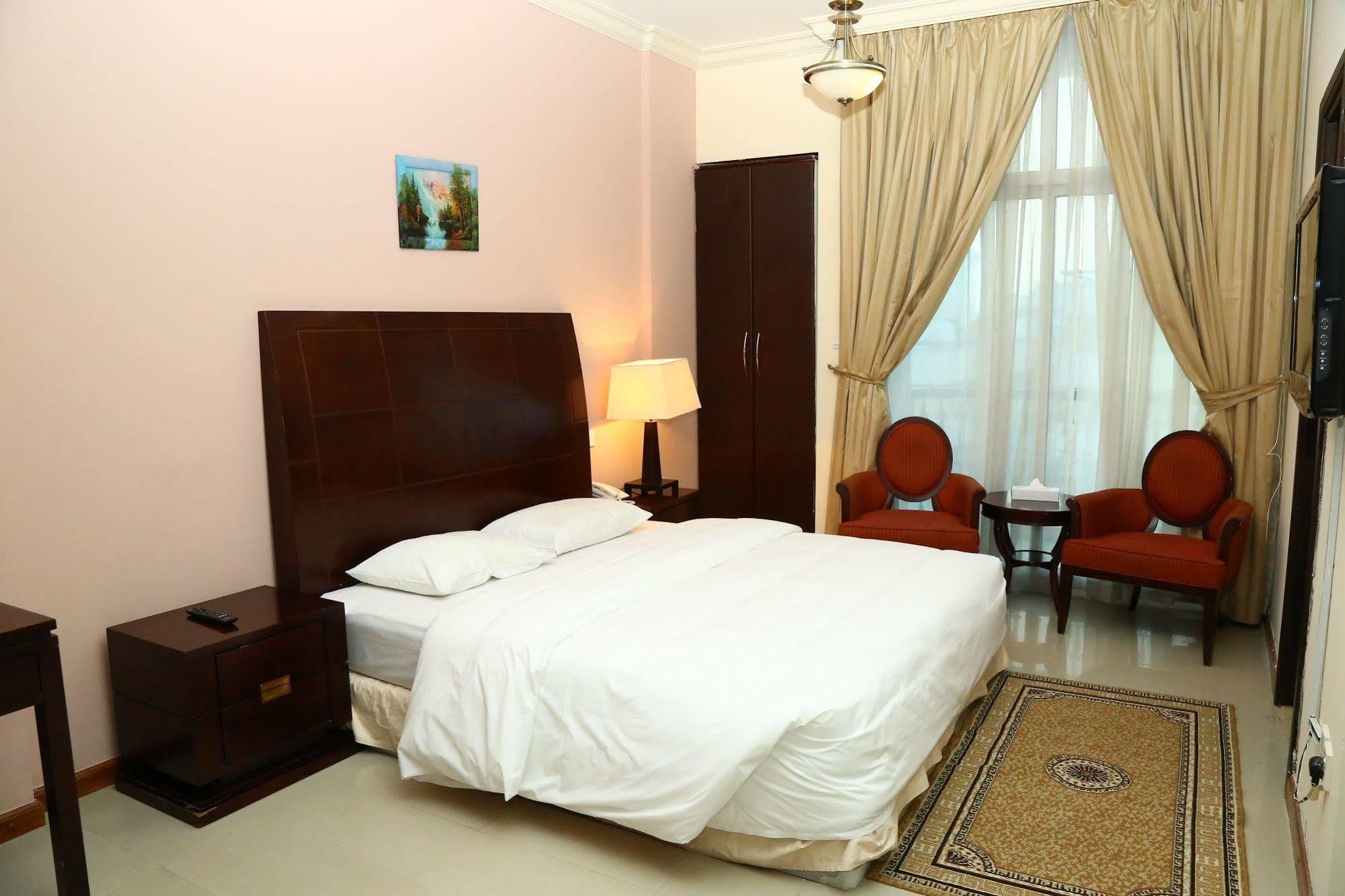 Golden Square Hotel Apartments Dubai Bagian luar foto