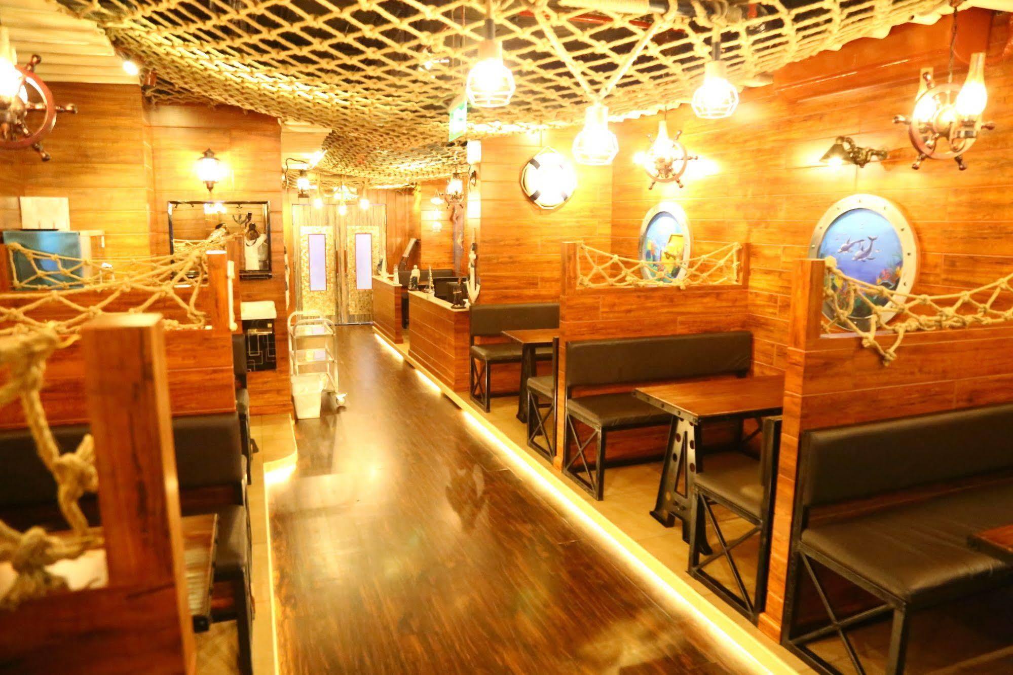 Golden Square Hotel Apartments Dubai Bagian luar foto